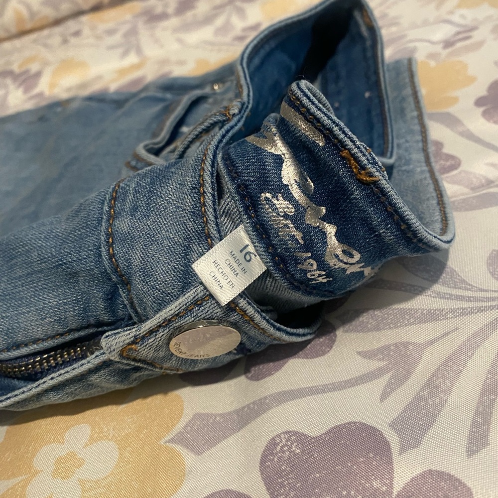 Never worn bermuda shorts. Limited stretch.